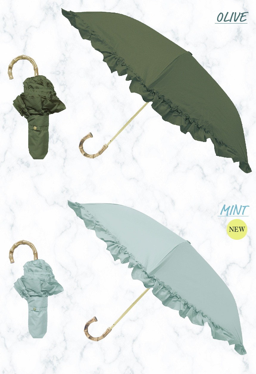 スモーキーブルーのフリル日傘をさす女性